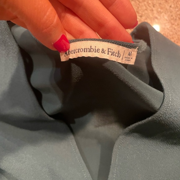 Abercrombie & Fitch Green Keyhole V-Neck Blouse Size Medium - Picture 4 of 6